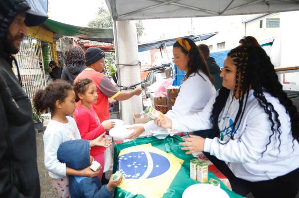 Estudantes se reúnem em solidariedade contra a fome e a carestia