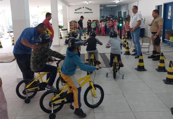 Cotia realiza programa de ‘Educação no Trânsito’ para crianças e adolescentes