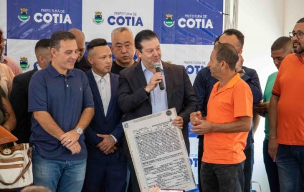 Donos de imóveis no Recanto dos Victors recebem Título de Propriedade
