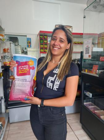 Comerciantes participam da campanha de conscientização sobre autismo