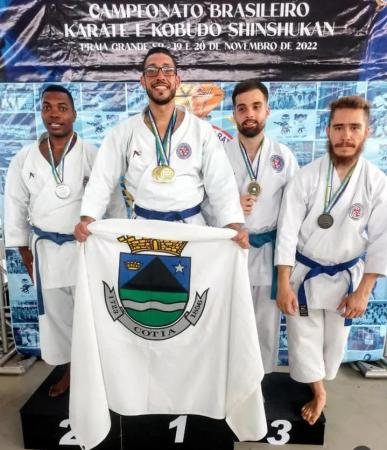 Karateca de Cotia conquista três ouros e um bronze no Campeonato Brasileiro