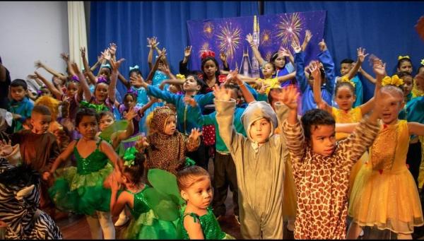 E a magia tomou conta da apresentação do Espaço Recreativo Tia Nay e Cia