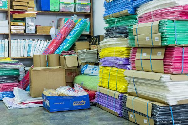 Prefeitura de Cotia entrega material de papelaria para escolas municipais