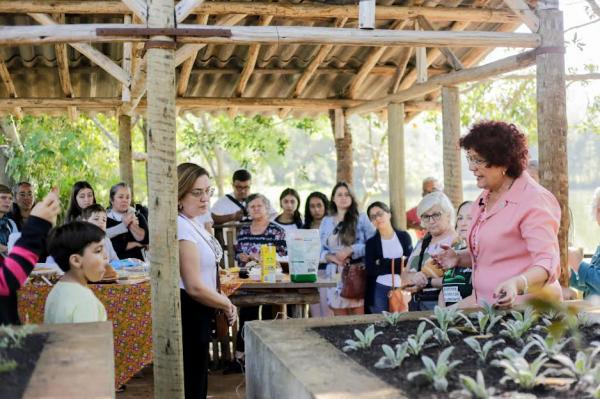 Do Mato Pro Prato: Cotia realizou mais uma edição da oficina sobre plantas alimentícias