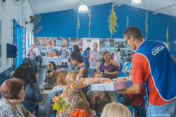 Baile da 3ª Idade dá as boas-vindas à estação mais florida do ano
