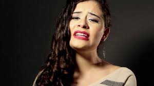 Angela Lima ex-presidente da UMEC cantando